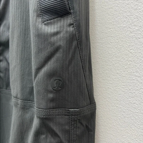 Lululemon Dance Studio Mid Rise Pant Gray Stripe Womens Size 4 Like New - Picture 4 of 9